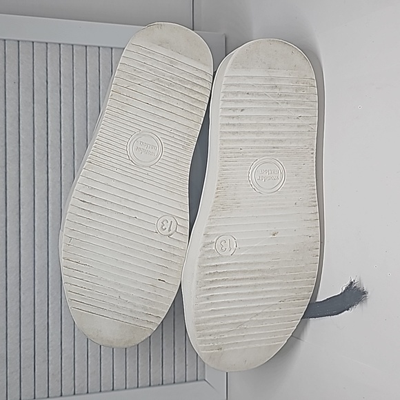 Kids Black Sneakers/Shoes w. Multi-Colored Metallic Stars Leopard Print & Laces - Picture 7 of 16